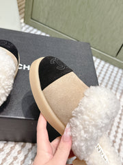 CHANEL 25S INDOOR SLIPPERS IN BEIGE AND BLACK SUEDE FUR-LINED