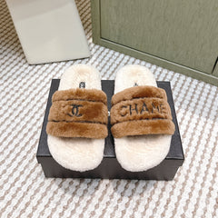 CHANEL 25S FLUFFY SLIDERS IN BEIGE AND CARAMEL