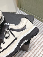 CHANEL 25S THICK-SOLE SNEAKERS IN WHITE AND BLACK CALFSKIN WITH FUR LINING