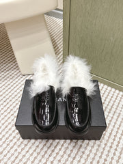 CHANEL 25S LOAFERS MOCCASIN IN BLACK GLOSSY CALFSKIN WITH WHITE MINK FUR LINING