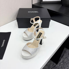 CC HEEL SANDAL 25S IN LIGHT GREY SUEDE WITH CRYSTAL
