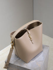 YSL 25S LE 5 À 7 BUCKET 26 IN NUDE CALFSKIN GOLD HARDWARE