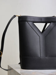 YSL 25S Y SMALL BUCKET 29 IN BLACK CALFSKIN GOLD HARDWRE
