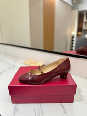 VLTN VLOGO SIGNATURE ROUND-TOE HEELS 25S IN DARK RED LAMBSKIN SNAKE-EMBOSSED