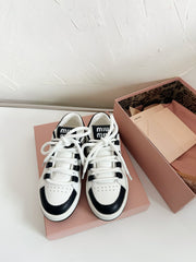 SNEAKERS SIMPLE DESIGN IN BLACK MIX WHITE SHEEPSKIN