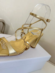 MEDIUM SQUARE HEEL SANDAL IN GOLD LAMBSKIN