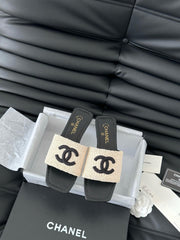 WOVEN SLIDE IN RAFFIA AND BLACK LAMBSKIN