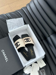 WOVEN SLIDE IN RAFFIA AND BLACK LAMBSKIN