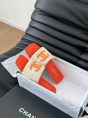 WOVEN SLIDE IN RAFFIA AND VIVID ORANGE LAMBSKIN