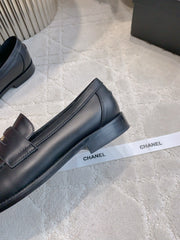 CHANEL 25S MOCCASINS IN BLACK CALFSKIN GOLD HARDWARE