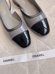 CHANEL 25S SLINGBACK IN BLACK AND TAUPE GRAY CALFSKIN GOLD HARDWARE