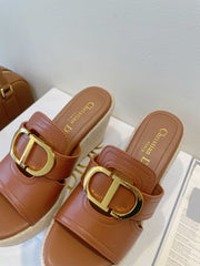 MONTAIGNE WEDGE SLIDE 95MM IN BROWN CALFSKIN