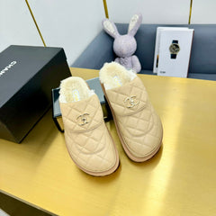 THICK-SOLED SLIDE IN LIGHT YELLOW LAMBSKIN AND WOOL LINING