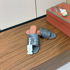 LP OSTRICH-EMBOSSED FLAT SANDALS 25S IN DARK GRAY LAMBSKIN