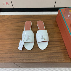 LP OSTRICH-EMBOSSED FLAT SANDALS 25S IN WHITE LAMBSKIN