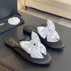 BIG BOW FLAT MULE SANDALS IN BLACK MIX WHITE SILK