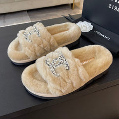 SLIPPERS IN BEIGE CREAM FUR