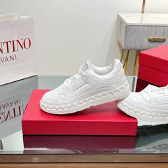 VALENTINO 25S GARAVANI FREEDOTS SNEAKERS IN WHITE LAMBSKIN