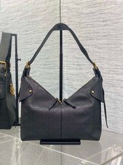 DIOR 25S MEDIUM VOYAGE BAG 28 IN BLACK FLAT MACROCANNAGE GRAINED CALFSKIN