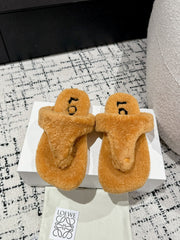 LW SHEARLING THONG SLIPPER IN BRONZE