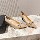 CC HIGH HEEL PUMPS 25S IN BEIGE LAMBSKIN WITH BOW ATTACHED