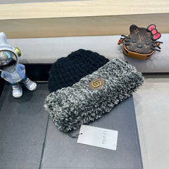 BEANIE HAT IN BLACK WOOL AND FLEECE 399548
