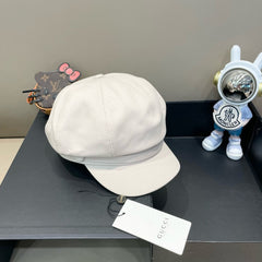 BAKER BOY CAP IN WHITE FABRIC 400797