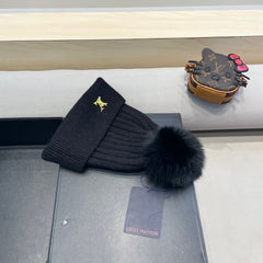 KNITTED BEANIE HAT IN BLACK WOOL AND FOX FUR 409788