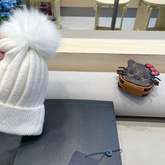 KNITTED BEANIE HAT IN WHITE WOOL AND FOX FUR 409790