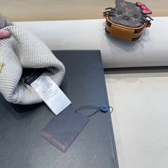 KNITTED BEANIE HAT IN LIGHT GRAY WOOL AND FOX FUR 409791