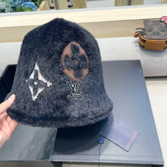 BUCKET HAT IN BLACK RABBIT FUR 421260