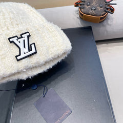 KNITTED BEANIE HAT IN WHITE WOOL 421265