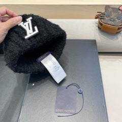 KNITTED BEANIE HAT IN BLACK WOOL 421268