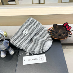 STRIPED KNITTED HAT IN LIGHT GRAY WOOL 424514