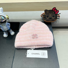 STRIPED KNITTED HAT IN LIGHT PINK WOOL 424515