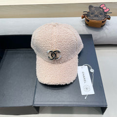 BASEBALL HAT IN LIGHT PINK LAMB FUR 424252