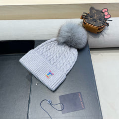 KNITTED BEANIE HAT IN GRAY WOOL 426216