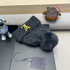 KNITTED BEANIE HAT IN BLACK WOOL AND LAMB FUR 430044