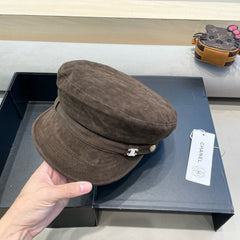 NEWSBOY CAP IN WALNUT BROWN SUEDE 429939