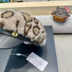 BAKER BOY HAT IN LIGHT BEIGE MINK FUR 438089