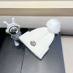 BEANIE HAT IN WHITE WOOL WITH POM POM 438106