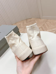 HIGH-TOP SNEAKERS GRAFFITI IN WHITE CANVAS