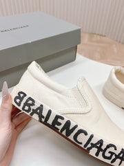 SLIP-ON SNEAKERS GRAFFITI IN WHITE CANVAS