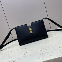 16 STRAP POCHETTE 18 IN BLACK SUPPLE CALFSKIN GOLD HARDWARE