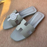 0RAN SANDALS IN WARM GRAY CALFSKIN
