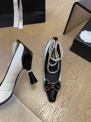 HIGH HEEL 8 CM IN WHITE MIX BLACK CALFSKIN WITH PEARL CHAIN