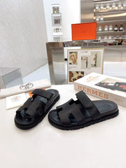 CHYPRE SANDAL IN BLACK CALFSKIN 186752