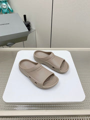 POOL CROCS IN HILLARY BROWN RUBBER