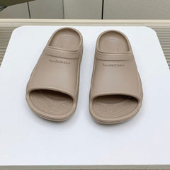 POOL CROCS IN HILLARY BROWN RUBBER