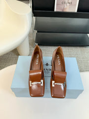 SQUARE TOE PUMPS IN CHOCOLATE GLOSSY CALFSKIN ATTACHED BOW